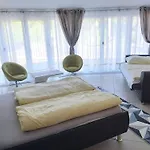 아파트 Hullam *
