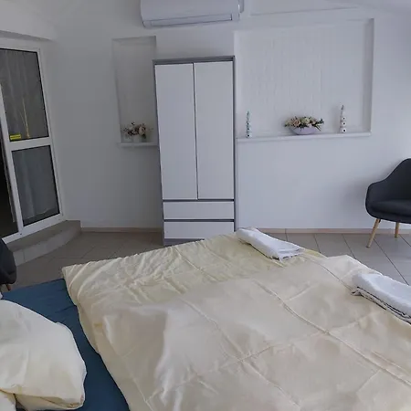 Apartment Hullam *